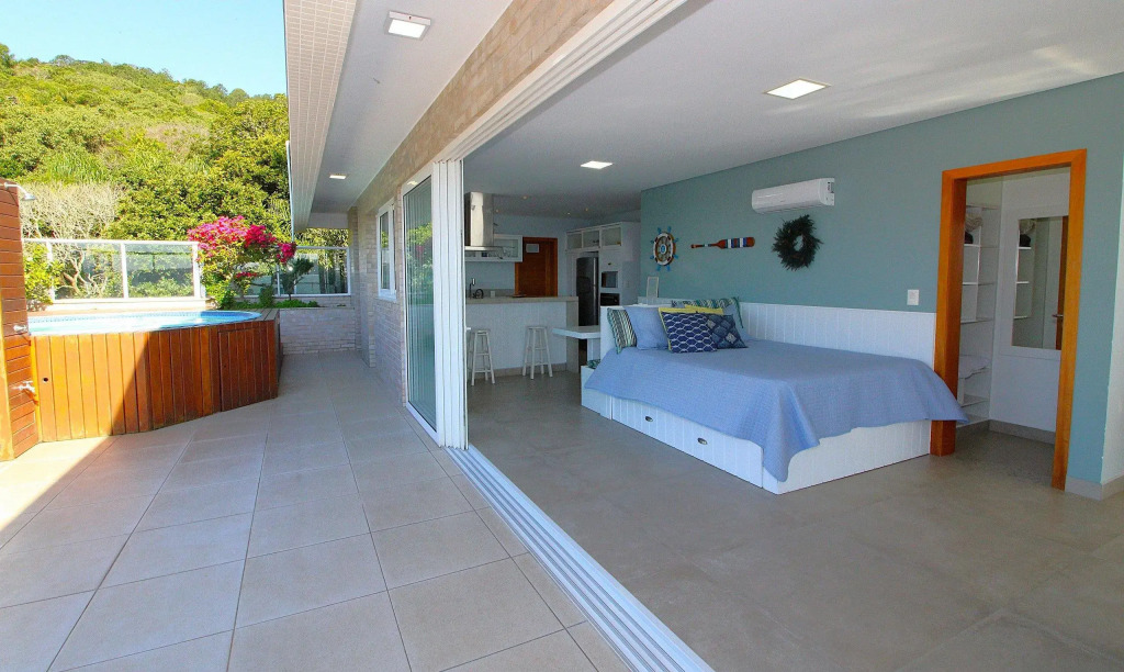 1082 - Flat com Vista para o Mar e Hidromassagem para Locação de Temporada em Bombinhas