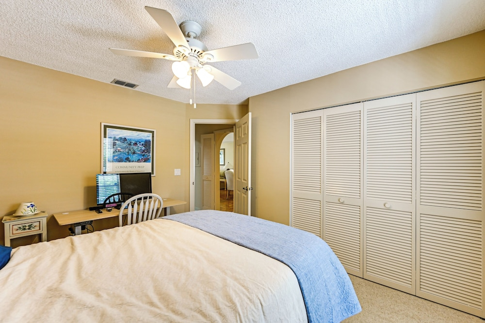 Snowbirds Welcome! Naples Resort Condo Near Golf