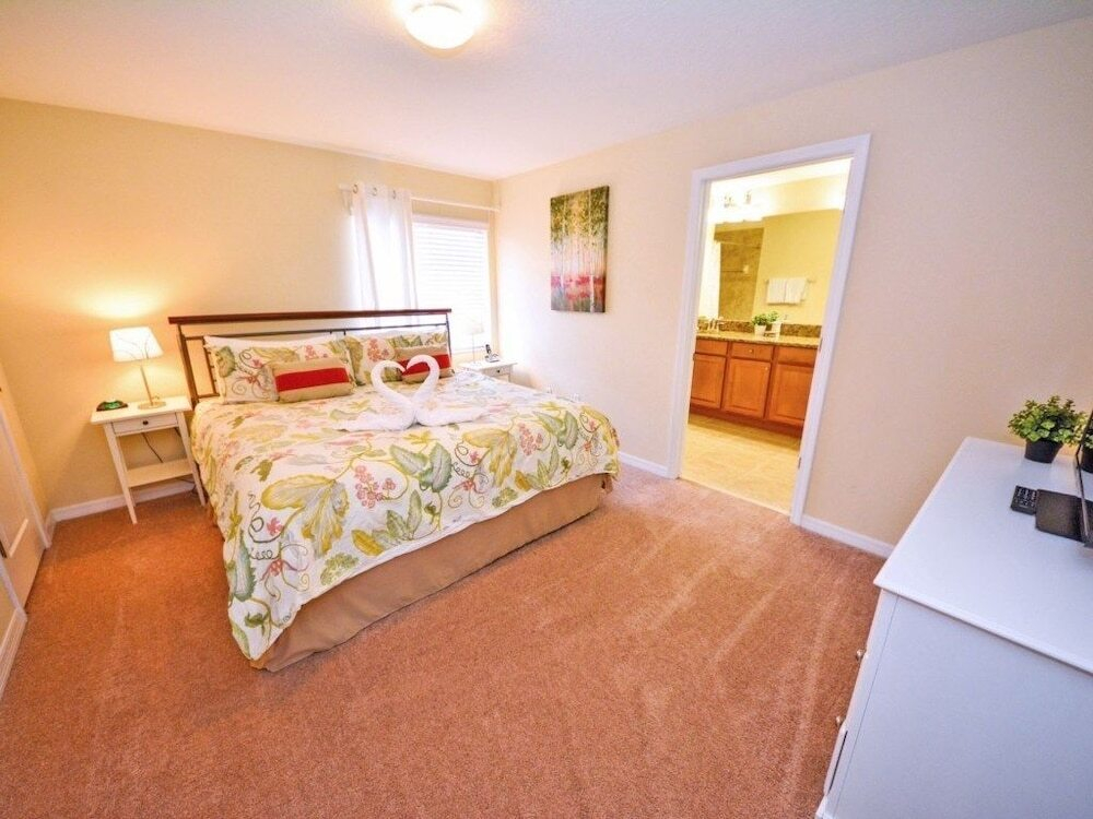 (5PPT89MP48) Paradise for up to 10 guests.