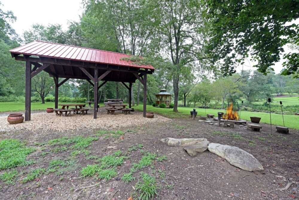 Hidden Creek Cabin by Escape to Blue Ridge