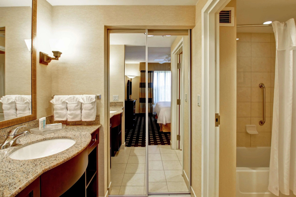 Homewood Suites by Hilton Toronto Airport Corporate Centre