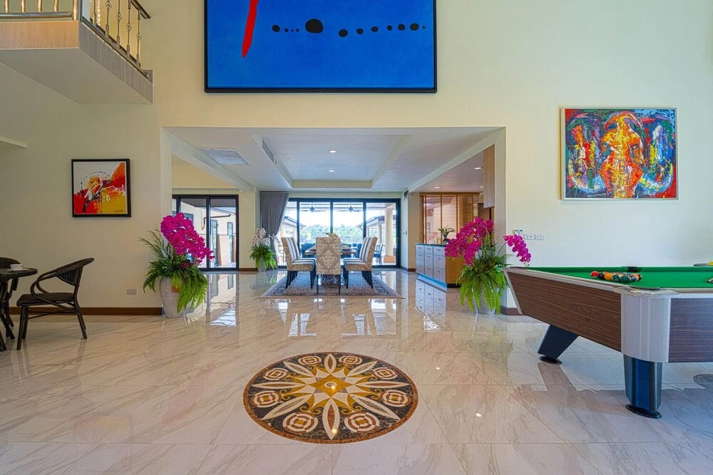 Luxury 5 Bedroom Villa Close to Beach SRS
