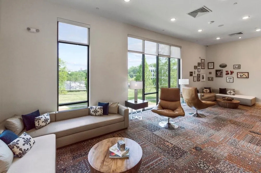 Kasa Freemorewest Charlotte
