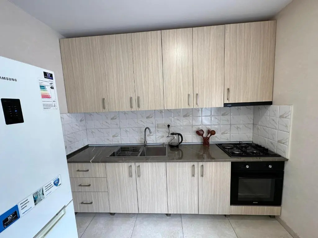 5 Bedrooms House