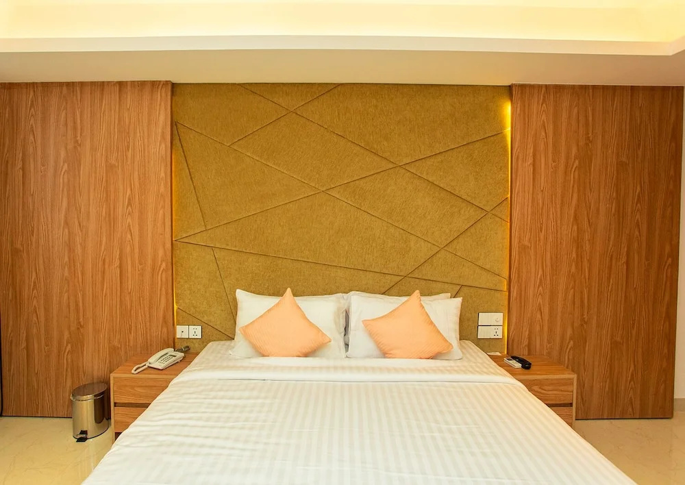 Royal Raj Hotel & Condominium