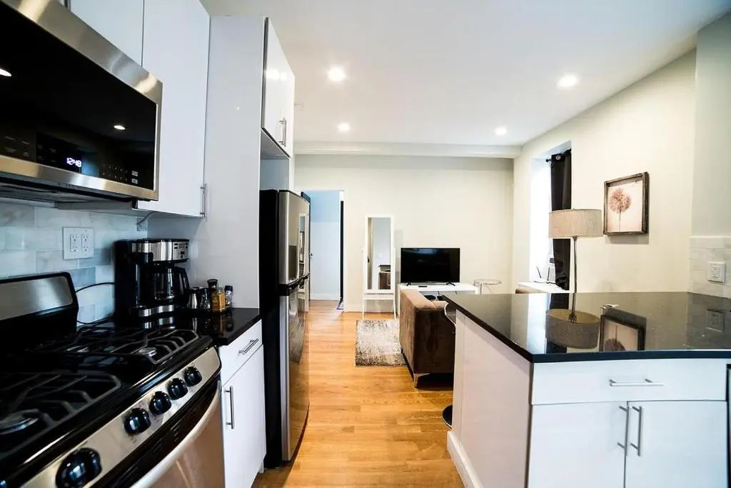 Newly Renovated Heart Of Lower East Side 2Br 1Ba, 5 Min Walk To Soho, 1 Block To Whole Foods, Washer Dryer!