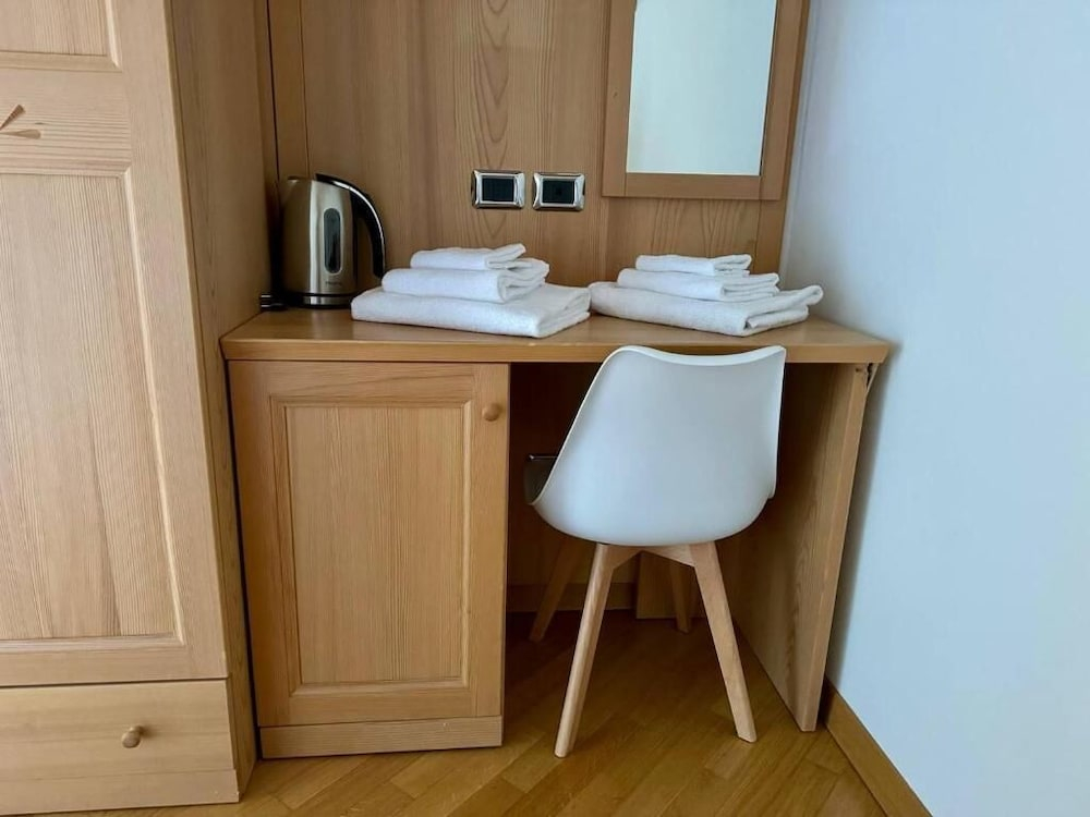 HC Hotel Garni - Rooms and Apartments
