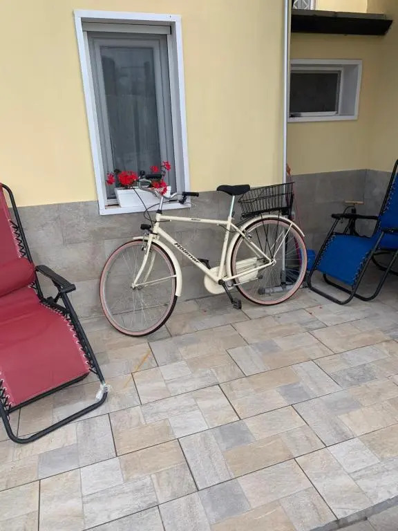 Appartamento in villa con piscina a 700m dal mare