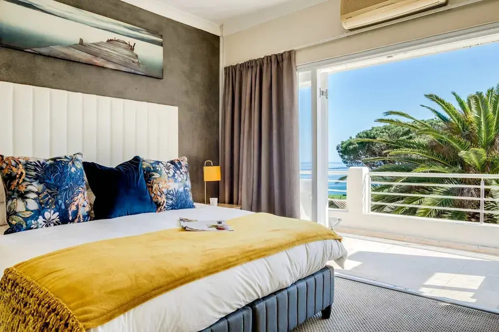 Camps Bay 4BR w Pool and Sea Views Atlantic Gem