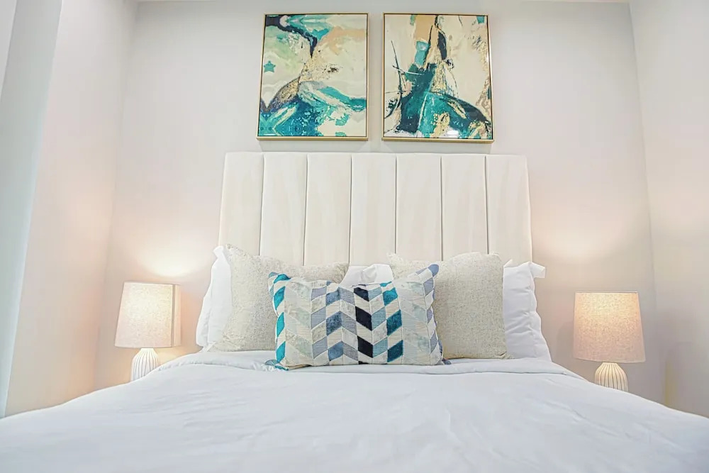 Luxury 3BD Rooftop Home in Dwtwn HTX.