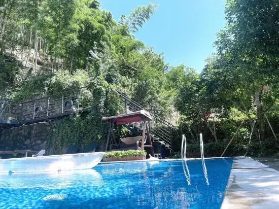 Mogan Mountain Xiaofeng Mujing Xiangye Hot Spring Hostel