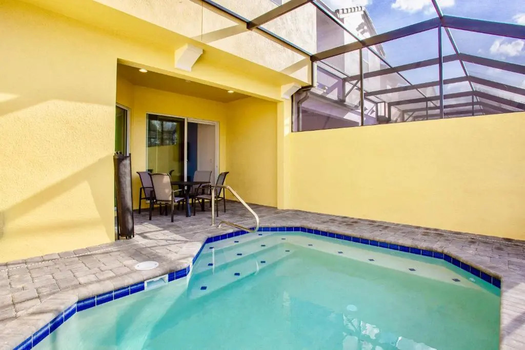 Stunning 5 Bd Home w/ Pool Close to Disney 174