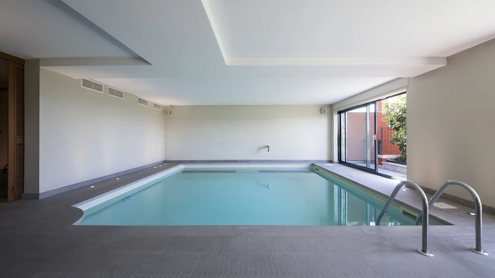 SUITE & POOL-Como House-160 mt-Private Indoor Swimming Pool, heated all year-Private Covered Parking-Private Garden and terrace-Fully equipped Kitchen