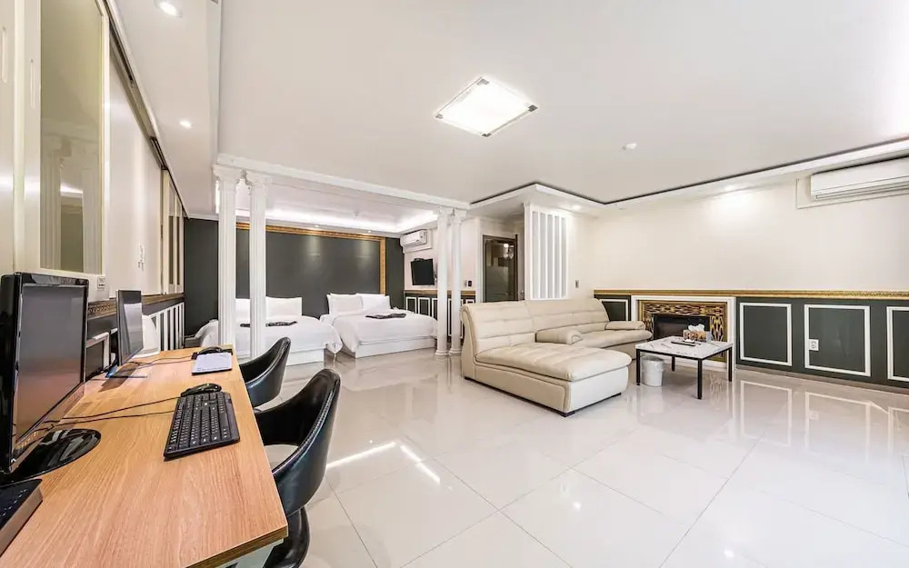 Pyeongtaek Hotel De Salon