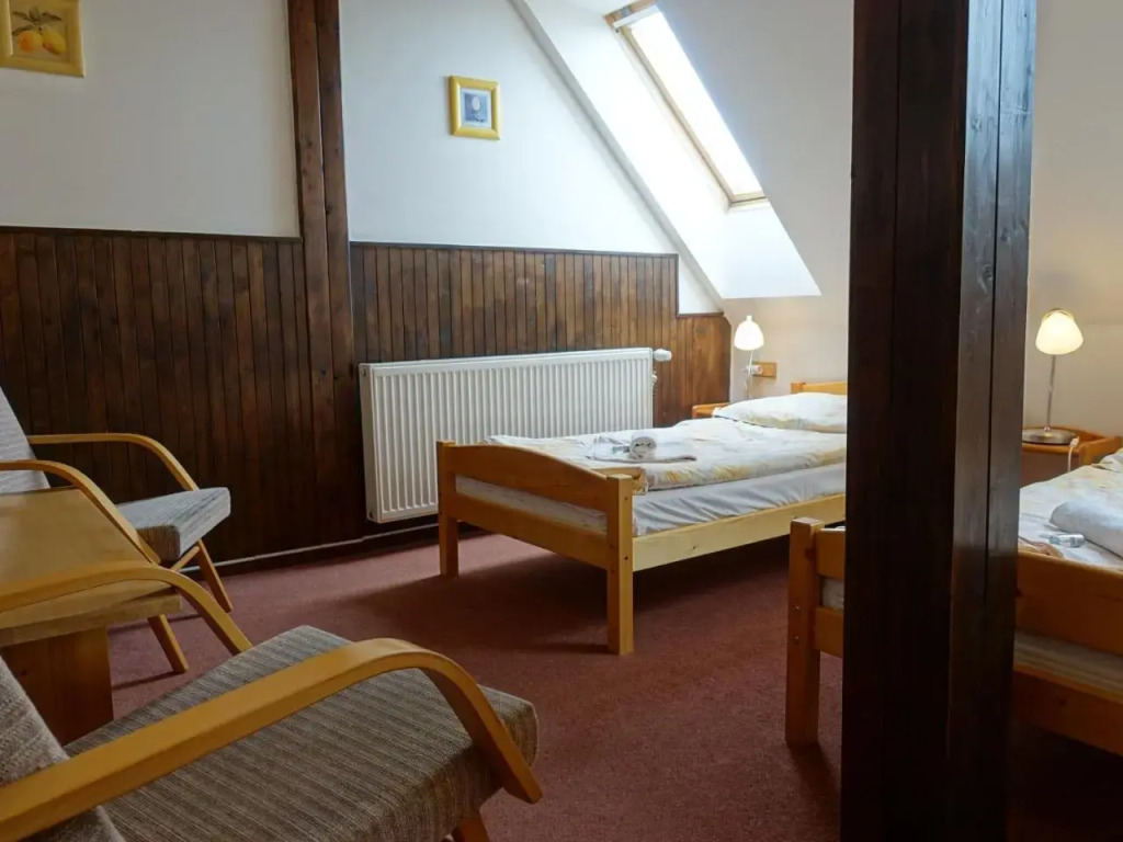Welcoming Holiday Home With Private Garden, Heating, Parking