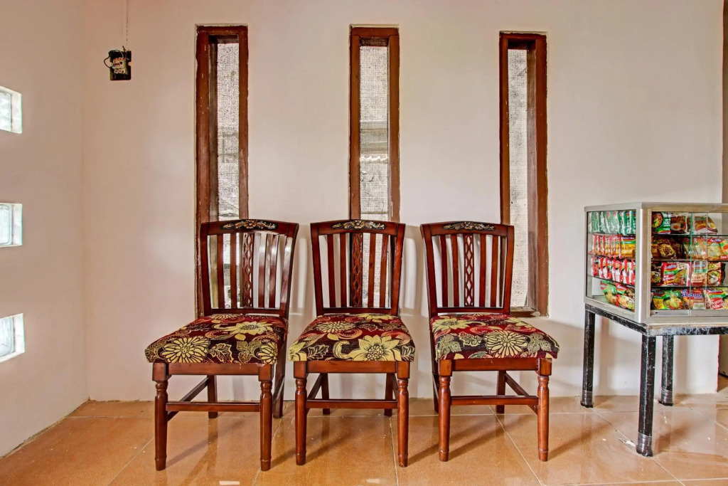 SPOT ON 91506 Guest House Putri Raja