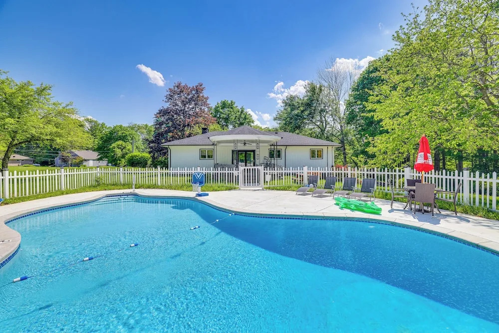 Game Room & Hot Tub! Cresco Family Home