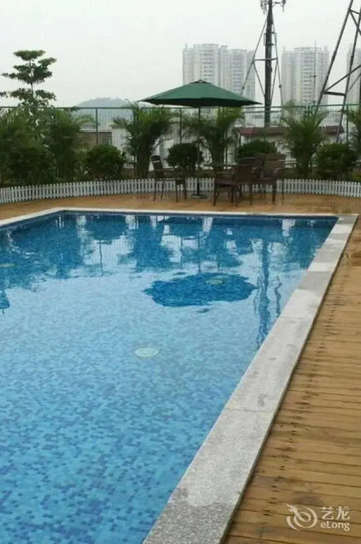 CN Holiday Hotel