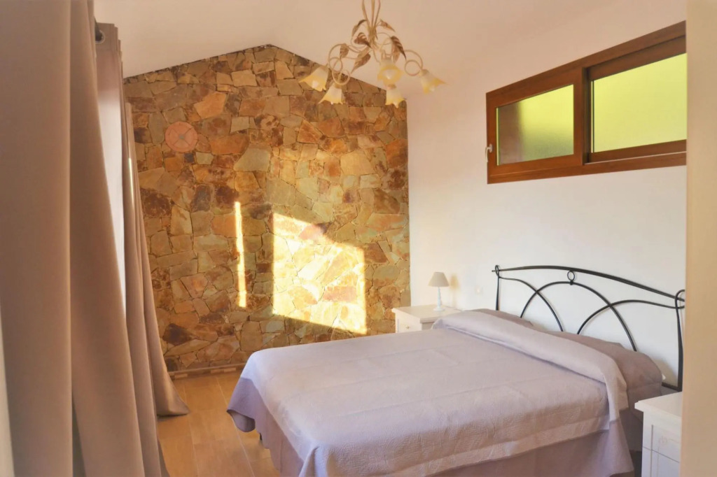 Two semi-detached houses in the immediate vicinity, for a total of three apartments on a 5-acre lot.-Villetta Zuccale 2