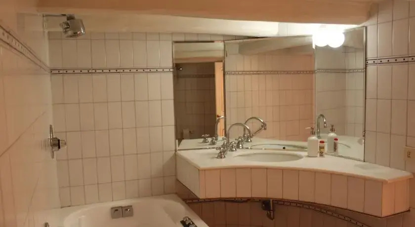 Suite Thamia