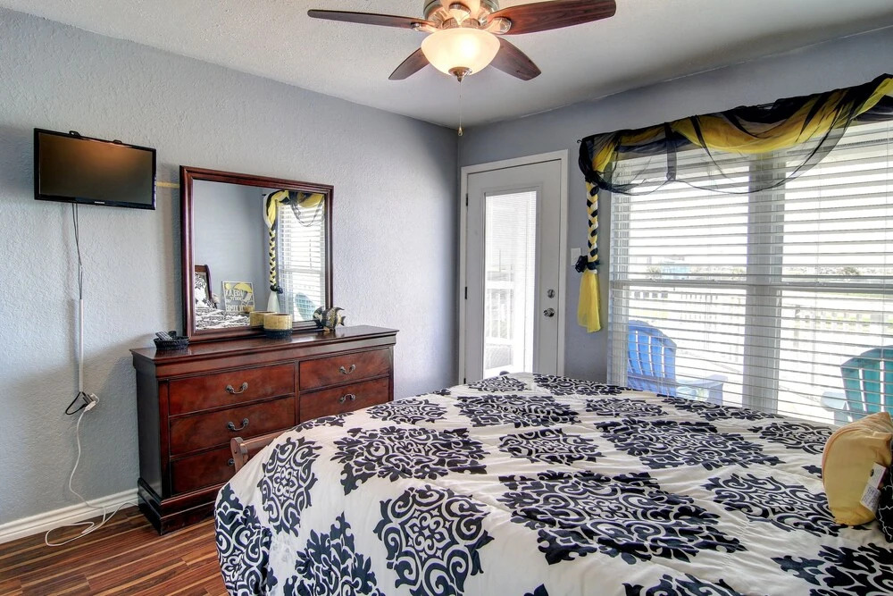 Third Floor Seabatical Condo in Mustang Island by Redawning