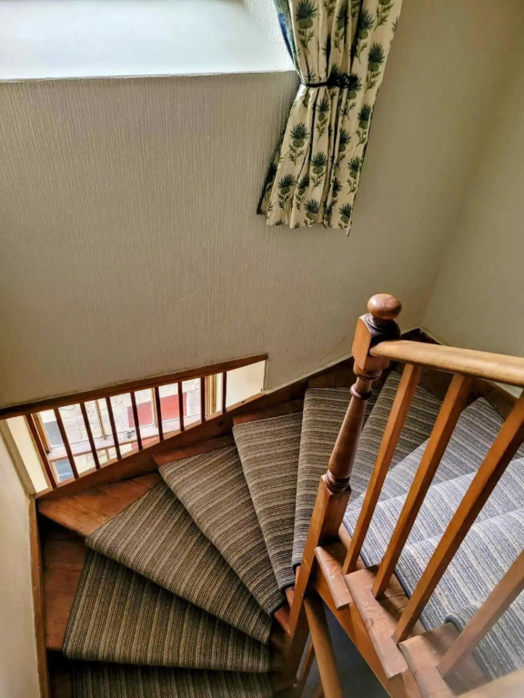 Craigowen - 4 Bed Maisonette on Historic High Street