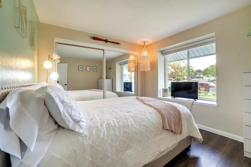 Pet-friendly Home w/ Hot Tub! 6 Mi to Dtwn Reno