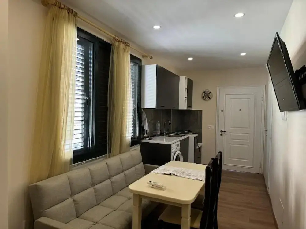 Tirent Apartment - Cozy Bedrooms Stay by Golem Beach.