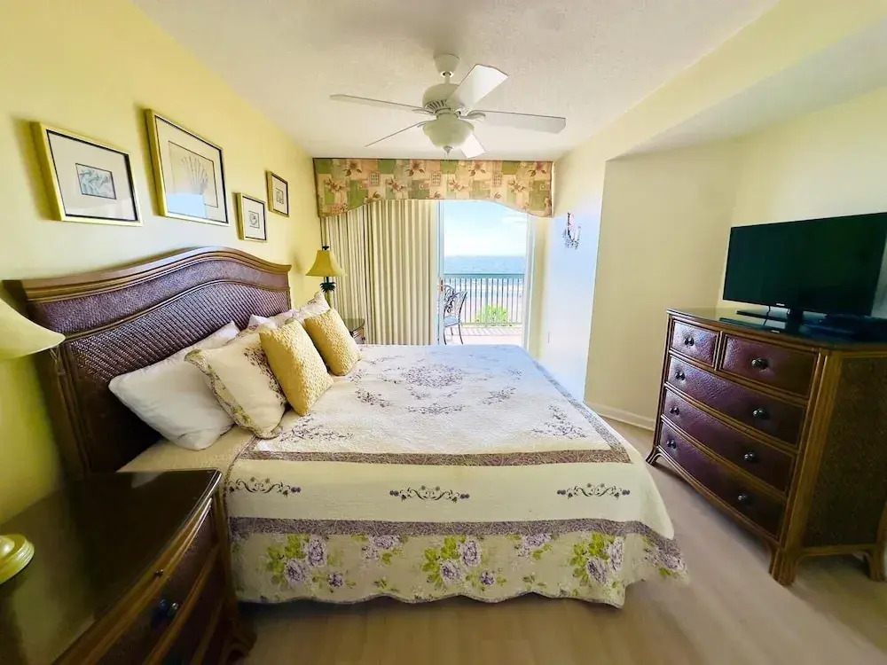 Ashworth 303 3 Bedroom Condo by RedAwning, North Myrtle Beach