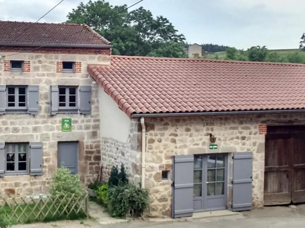 Gîte en pierre à Périgneux, 6 pers, animaux admis - FR-1-496-5