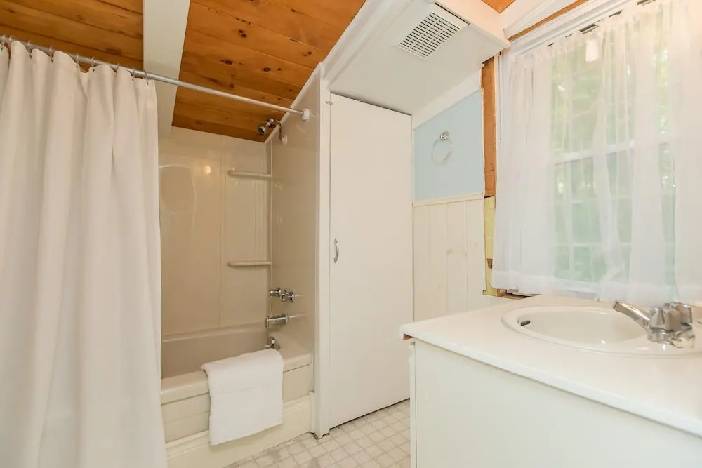 Indian River Respite Lake Rosseau 3 Bedroom Cottage in Port Carling