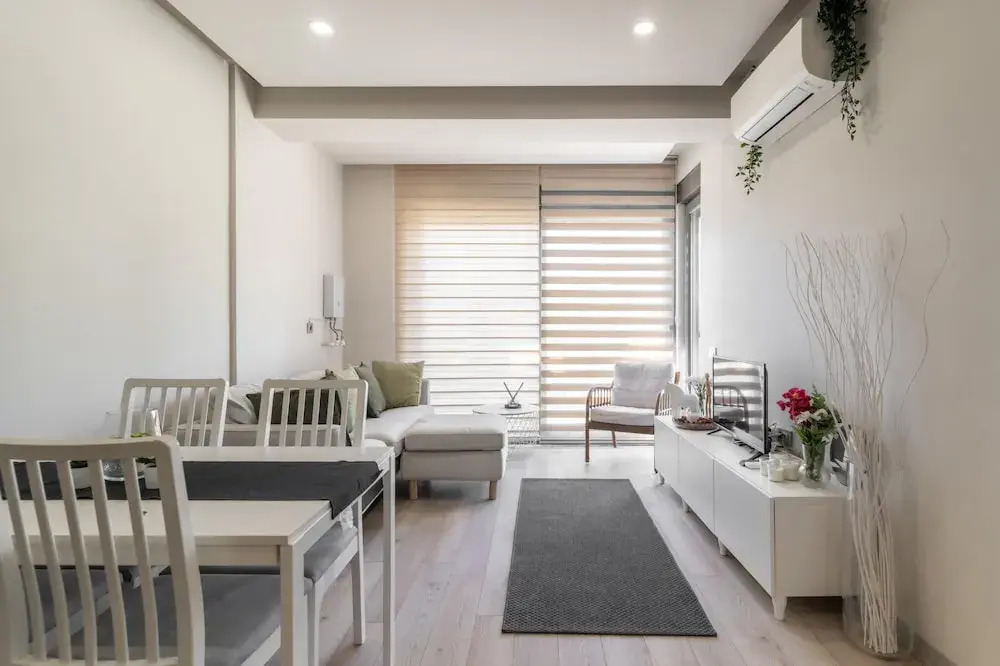 Central Studio w Balcony 10 min to Lara Beach