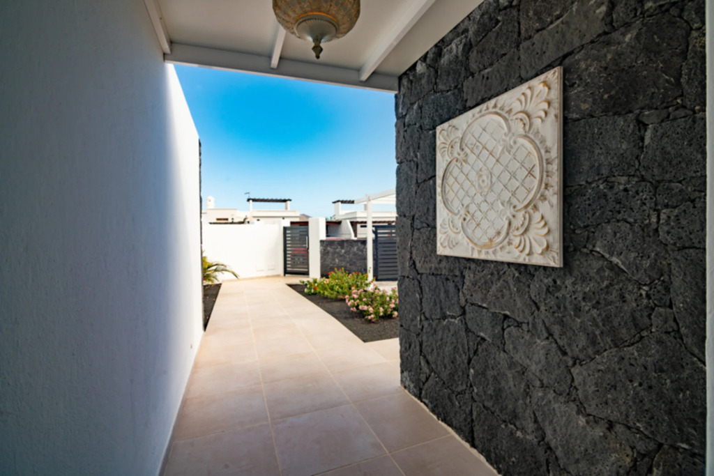 Villa AZAHAR Suites - beautiful and modern 3 bedroom property