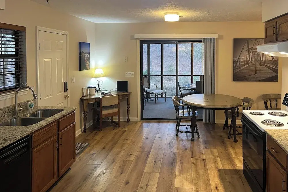 Creekfront Cabin Near Chattanooga w/ Hot Tub!