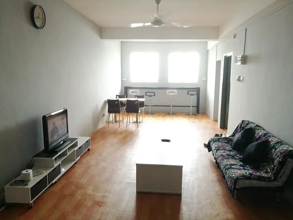 Oceanus Backpackers Hostel