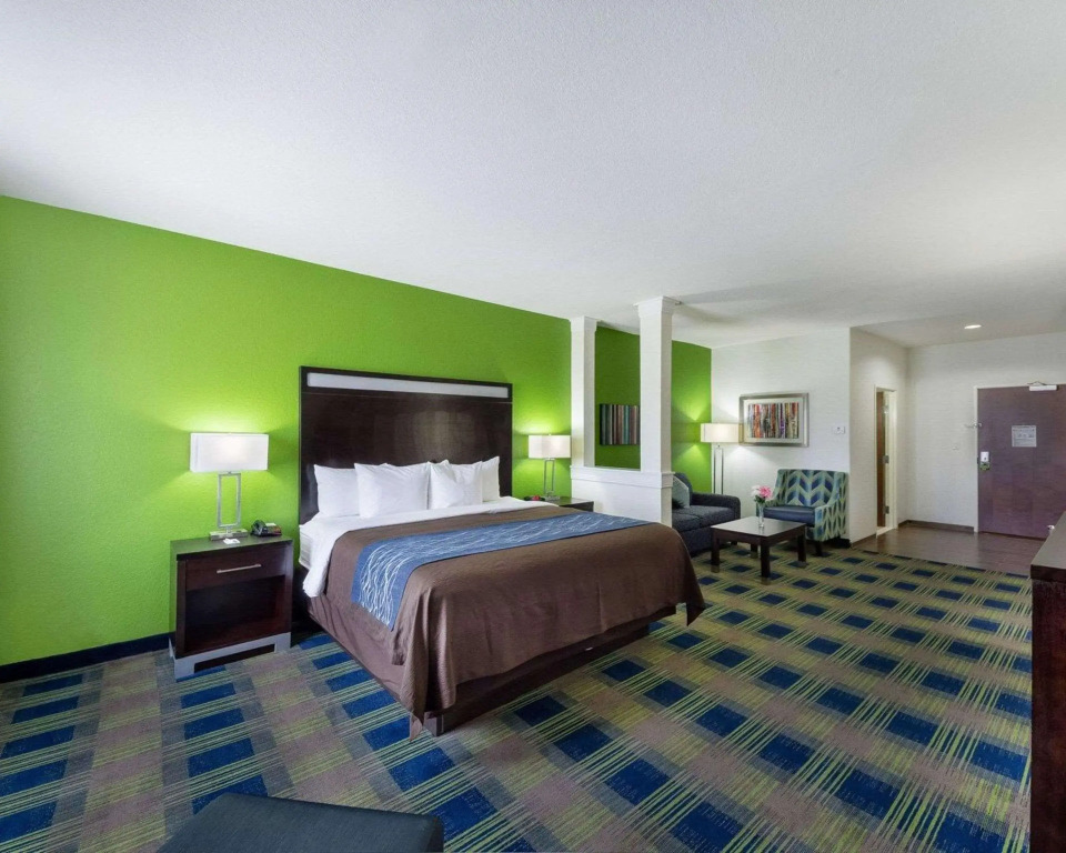 Comfort Inn & Suites Victoria North