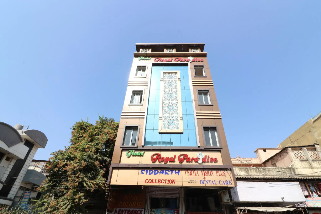 OYO 24067 Hotel Royal Paradise