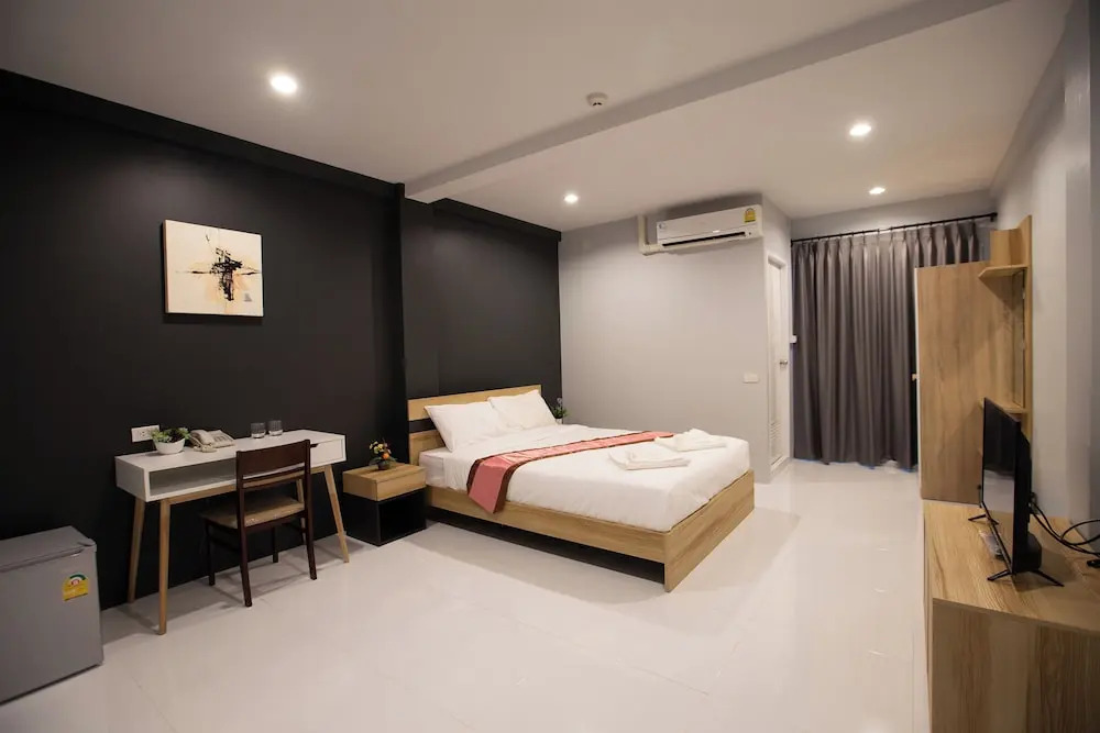 185 @ Surawong Hotel