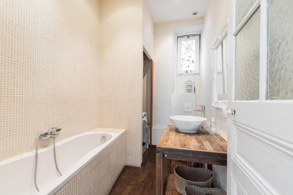 Bourgeois 3 bdrs & Large Terrace - 5mn from le Palaisdowtown