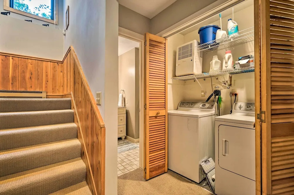 Family-friendly Stratton Gem Close to Slopes!