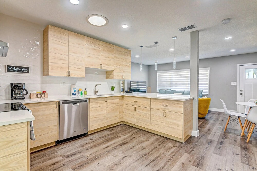 150 W Suwannee Ln