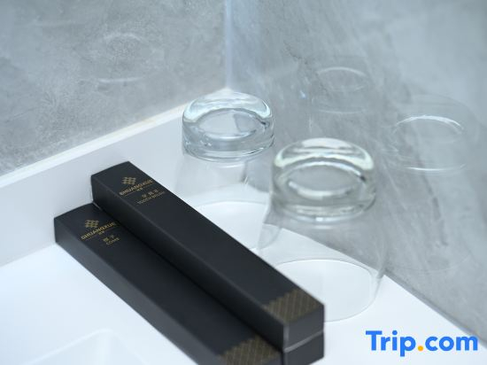 Yazhu Light Luxury Hotel
