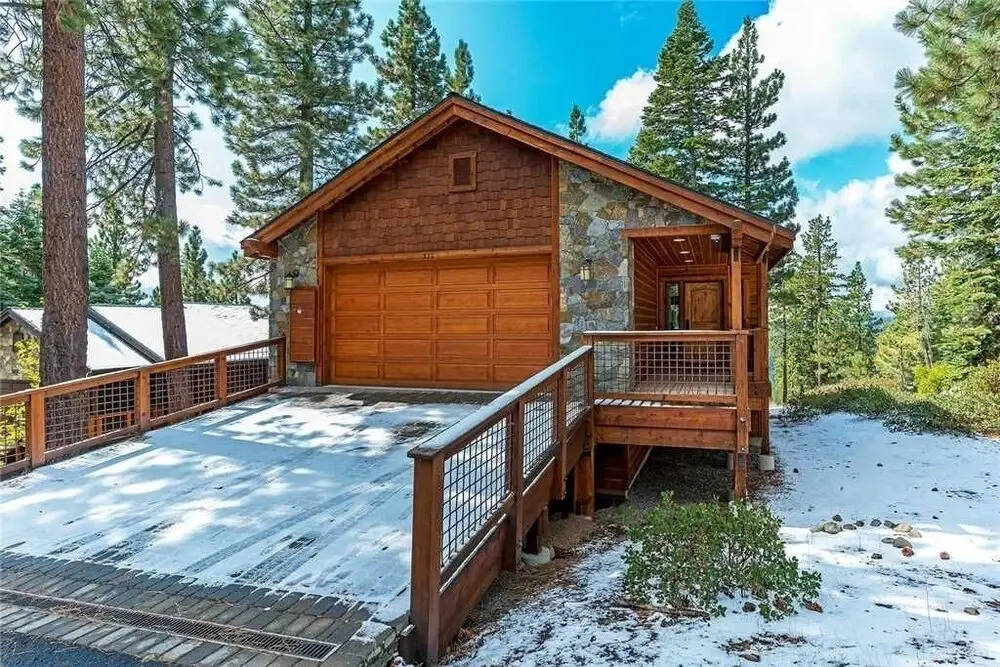 Setting Featuring Filtered Lakeviews 4 Br home by RedAwning