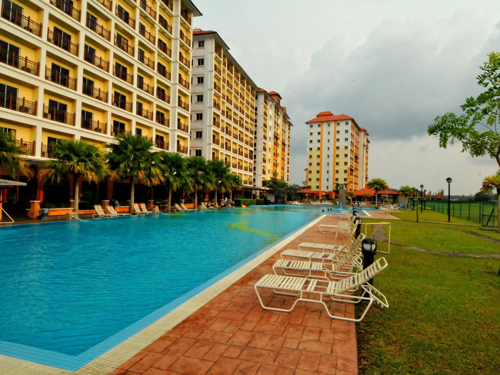Suria Service Apartment Hotel