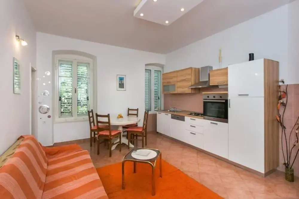 Apartment Tranquilo- Two Bedroom Apartment With Garden View