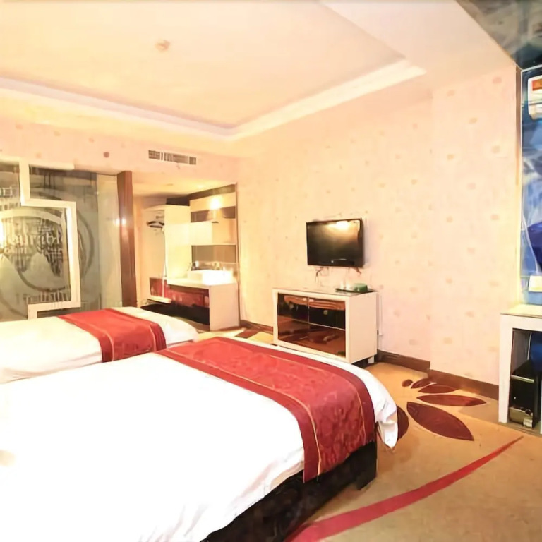 Colourful Season Hotel