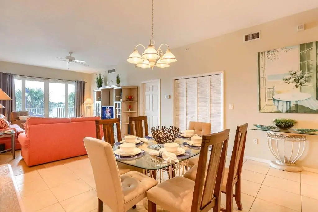 206 Harborview Grande