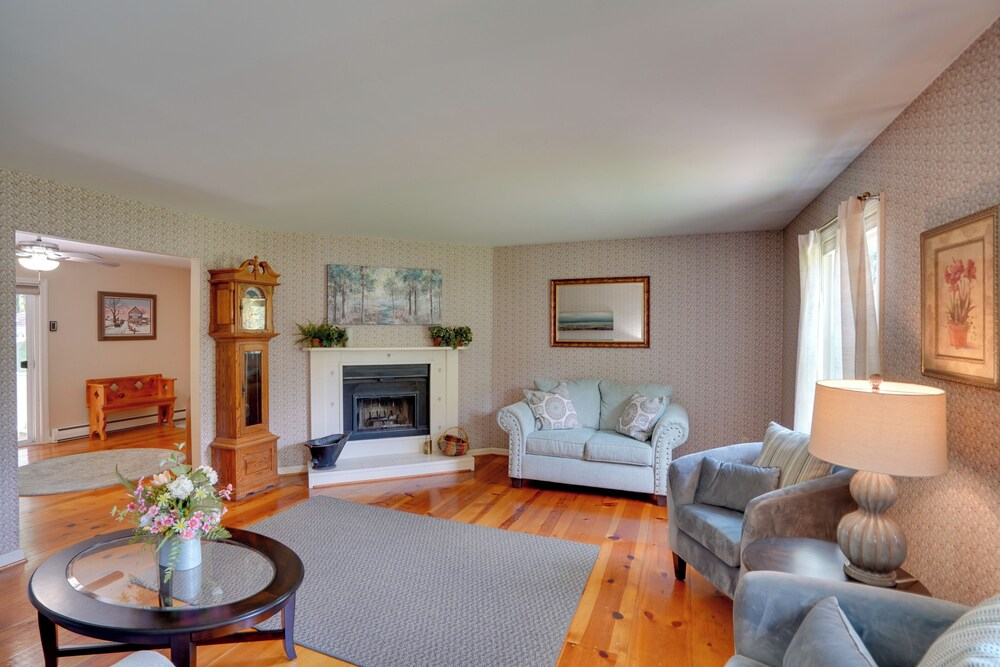 Pittsfield Home w/ Deck - 12 Mi to Jiminy Peak!
