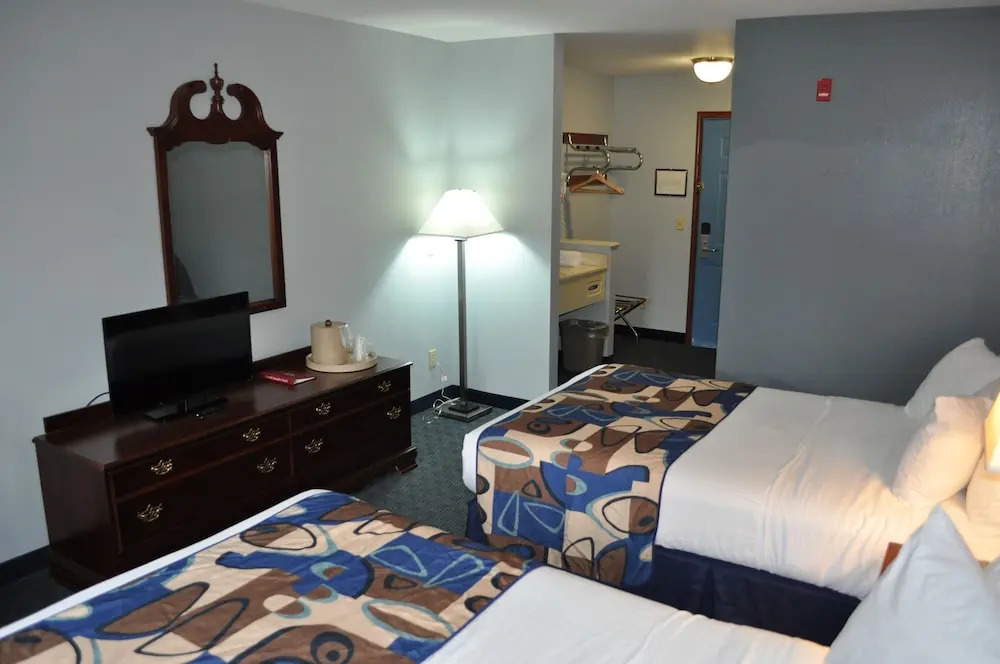 Grand Islander Hotel