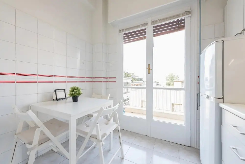 Cozy and Fresh 2bdrm apt Close to Metro